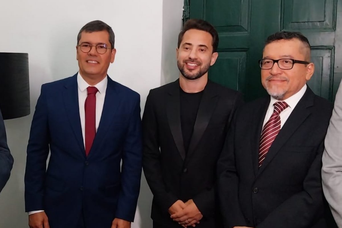 Vídeo: Meia Everton Ribeiro, do Bahia, recebe título de Cidadão Soteropolitano