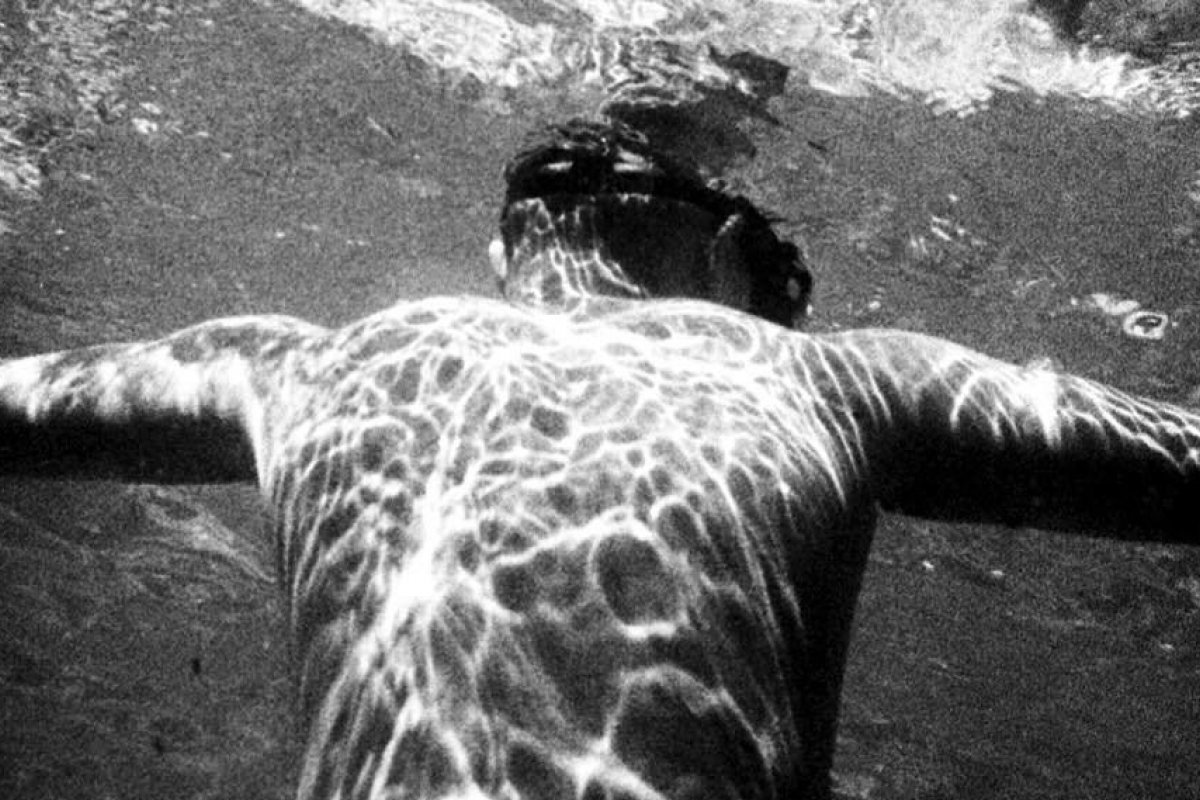 Com exposição inédita em São Paulo, Pedro Arieta celebra a fotografia e o mergulho no Oriente Médio! 