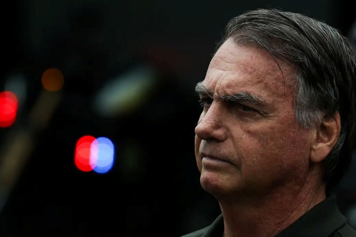 Bolsonaro na PF: Moraes autoriza visita de Michelle com a filha e determina fiscalização das marmitas