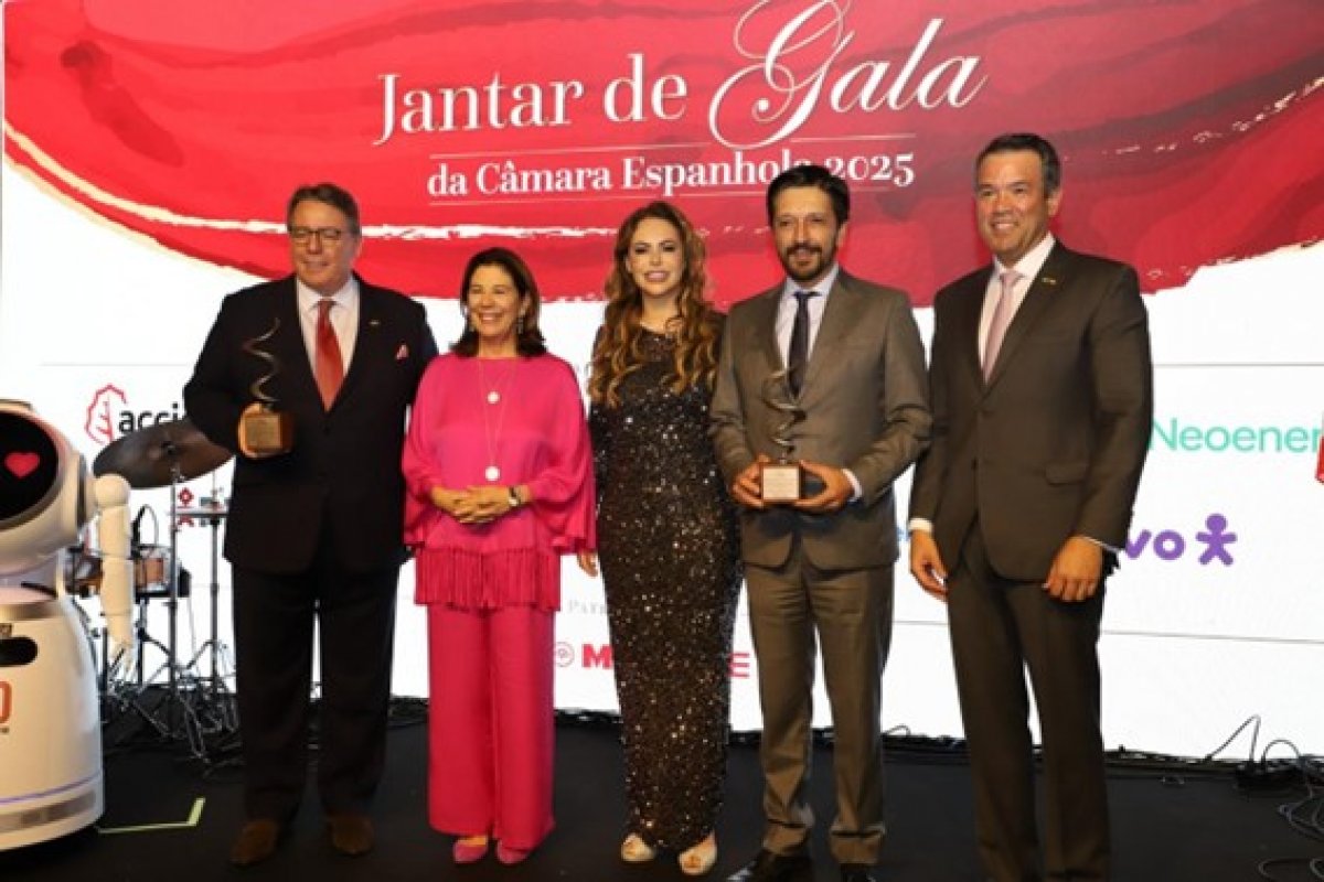 Rubén Escartín recebe homenagem como Personalidade Espanhola do Ano pela Câmara Oficial Espanhola de Comércio no Brasil! 