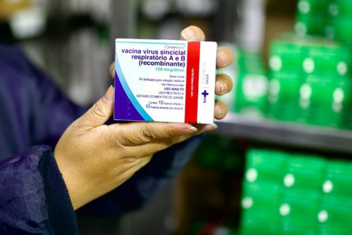 Vacina contra bronquiolite começa a ser distribuída no Brasil