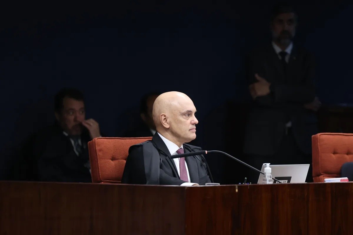 Moraes aponta 'fortes indícios' da participação de Rodrigo Bacellar em facção criminosa e determina afastamento da Alerj