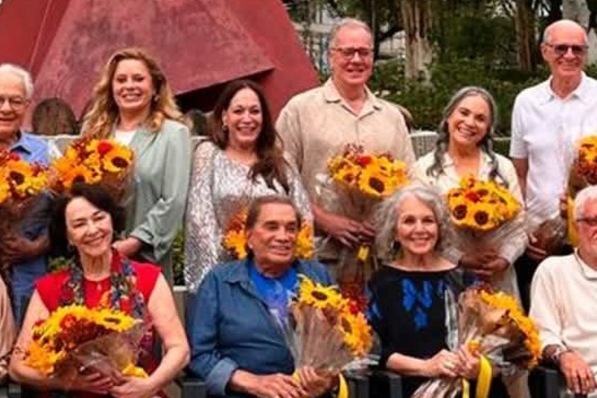 Artistas que marcaram a teledramaturgia brasileira são homenageados na Calçada da Fama da TV Globo!