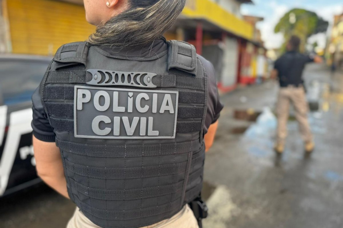 Homem é preso com porte ilegal de armas e munições em Feira de Santana