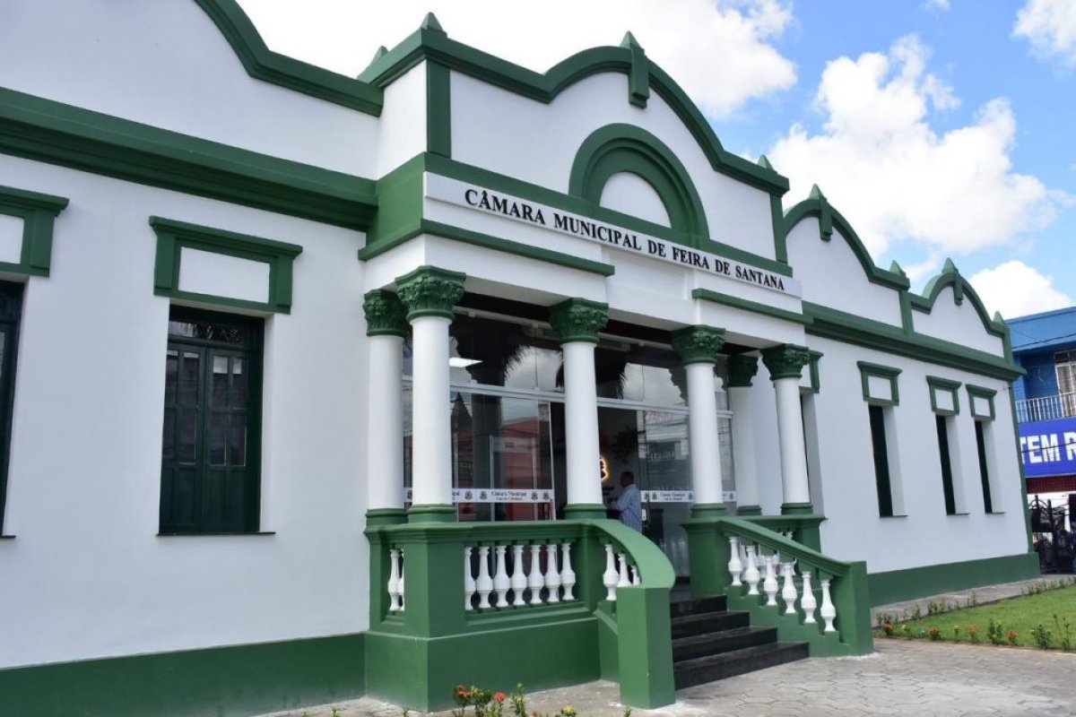 Cota mensal de combustível dos vereadores de Feira de Santana é suspensa