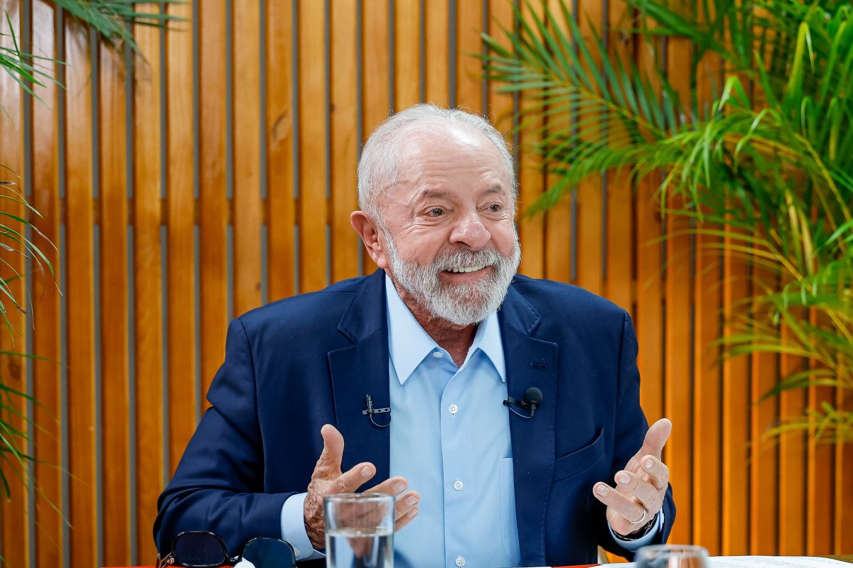 Lula nega crise com o Congresso, mas volta a criticar emendas impositivas e teto de gastos