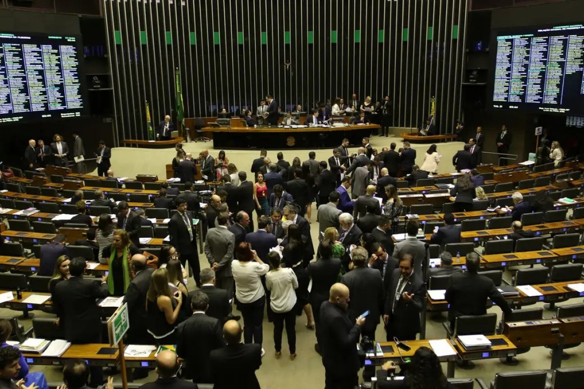 Diante do calendário de emendas, Congresso aprova diretrizes do orçamento de 2026 
