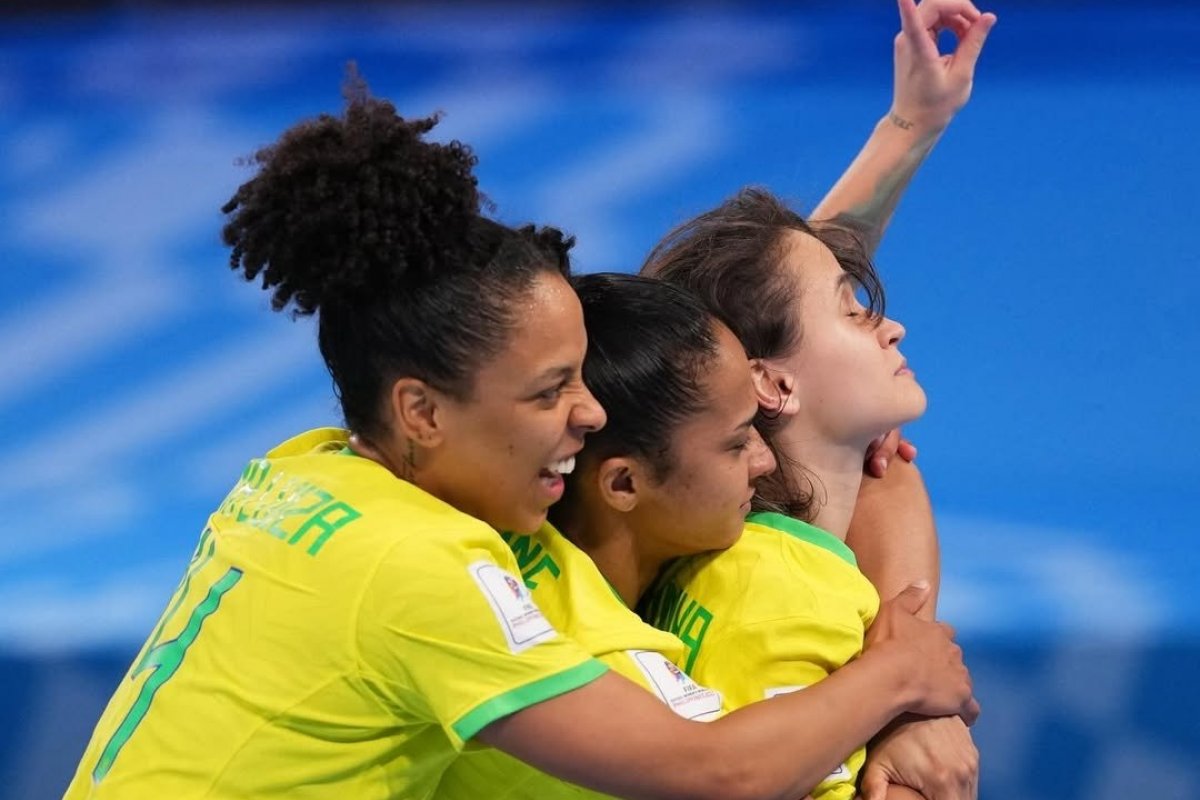 Brasil bate Portugal e conquista Copa do Mundo feminina de futsal