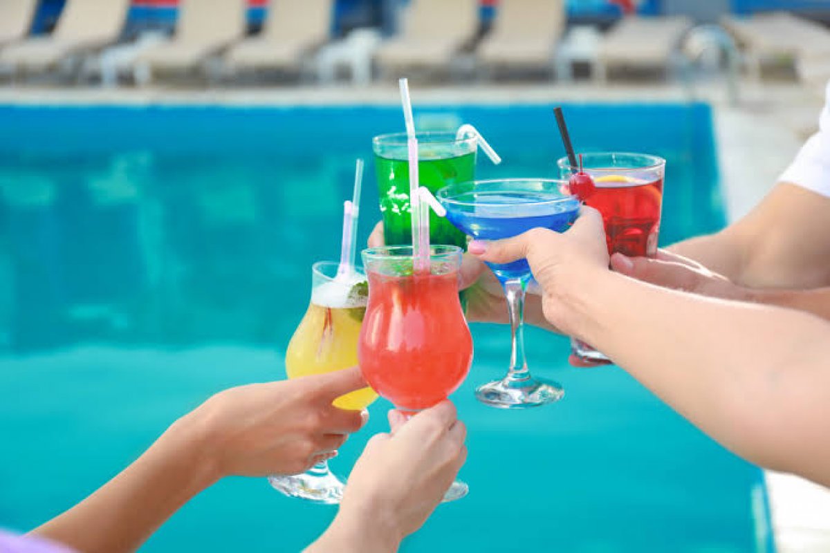 Verão: drinks com frutas refrescam e combinam com a estação mais quente do ano!