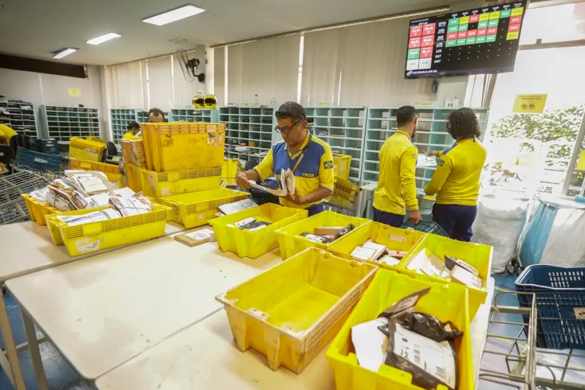 Correios estimam gasto de R$ 15,1 bi com pessoal e dão benefícios acima do mínimo da CLT