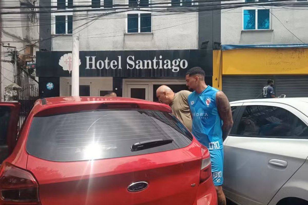 Ex-jogador do Santos preso por suspeita de estuprar mulher em Salvador é solto após audiência de custódia 