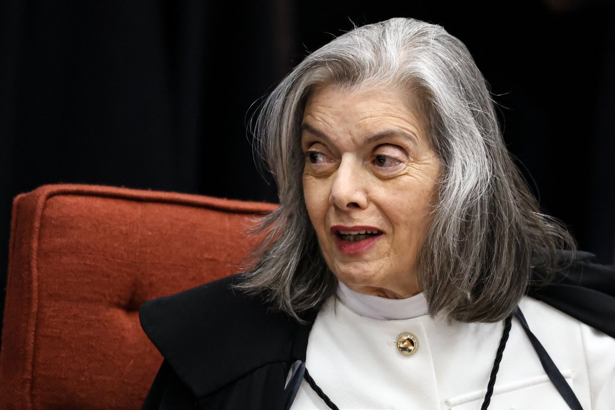Cármen Lúcia diz que Judiciário ainda é machista e sexista e cobra ação contra matança de mulheres