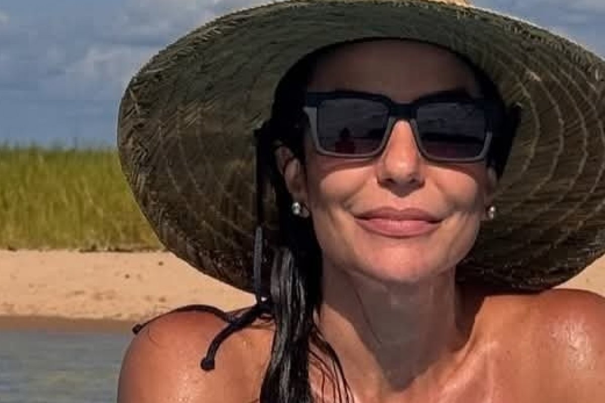 Ivete Sangalo esbanja sensualidade nas águas de Juazeiro!