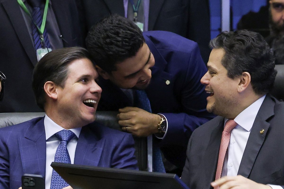Avaliação do STF e Congresso ficam estáveis após julgamento de Bolsonaro e PEC da Blindagem, aponta Datafolha