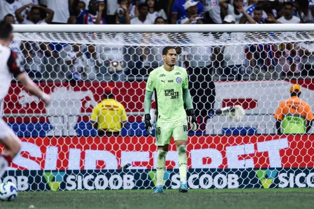 Bahia acerta compra definitiva do goleiro Ronaldo do Altético-GO por R$ 5 milhões