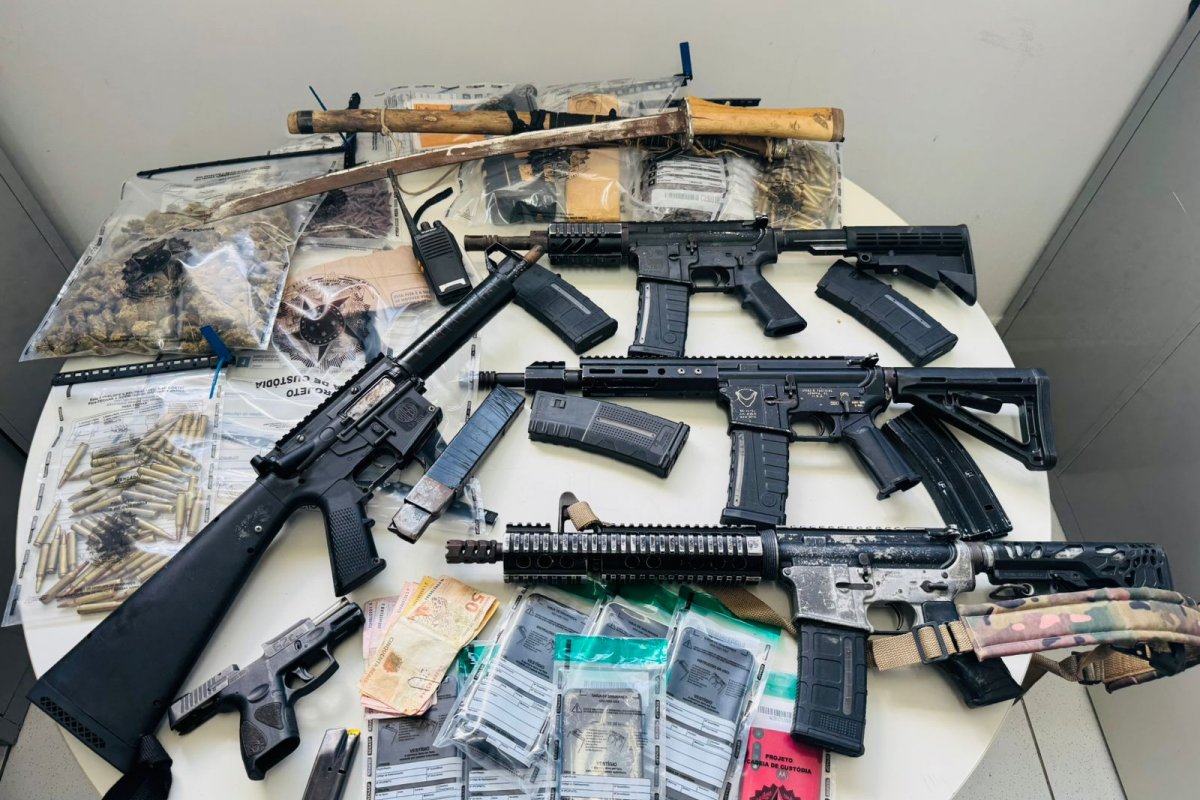Operação cumpre mais de 30 mandados judiciais e apreende armas e drogas no Recôncavo baiano 