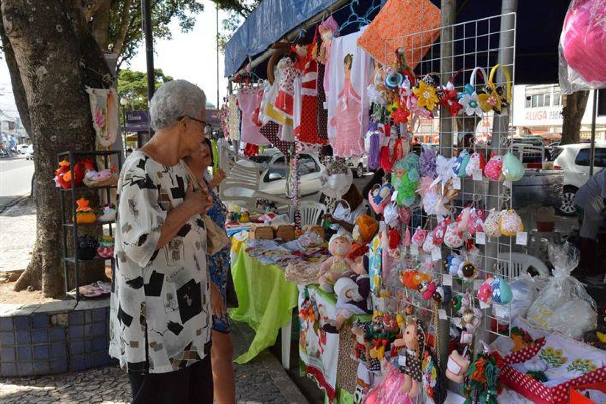 Prefeitura de Feira de Santana determina que camelôs mudem para Shopping Popular