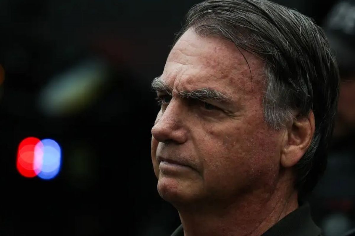 Justiça suspende benefícios vitalícios durante prisão de Bolsonaro