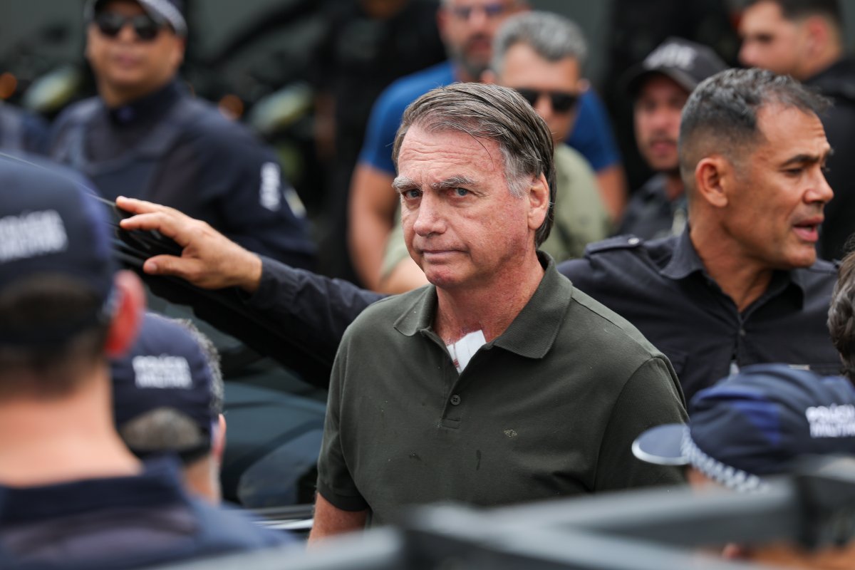 Juiz suspende seguranças e motoristas de Bolsonaro durante prisão