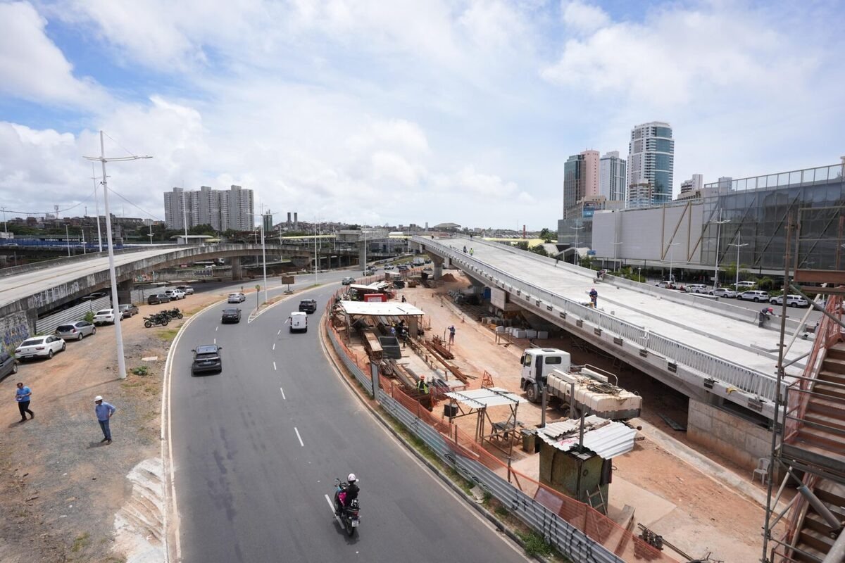 Salvador terá ônibus gratuito durante interrupção do metrô para obras de viaduto na Av.ACM