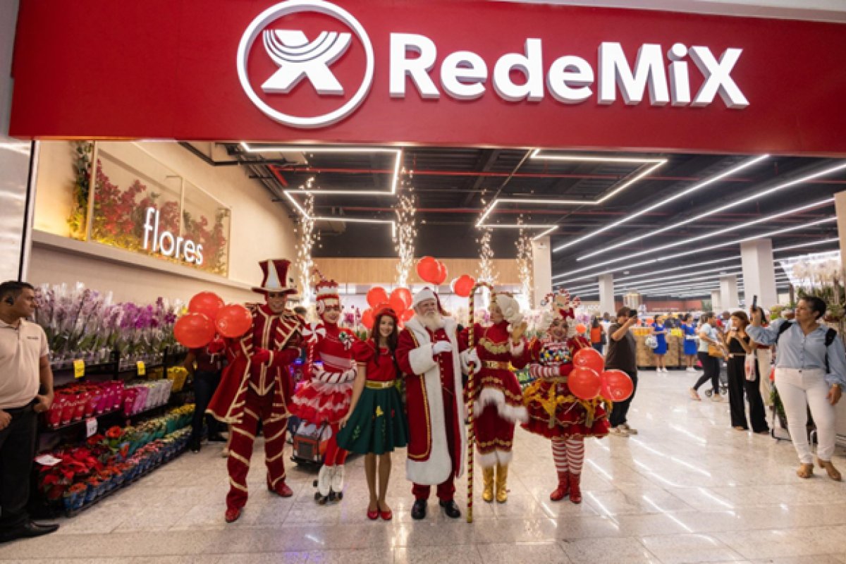 RedeMix recebe Papai Noel e promete momentos encantadores para toda a família! 
