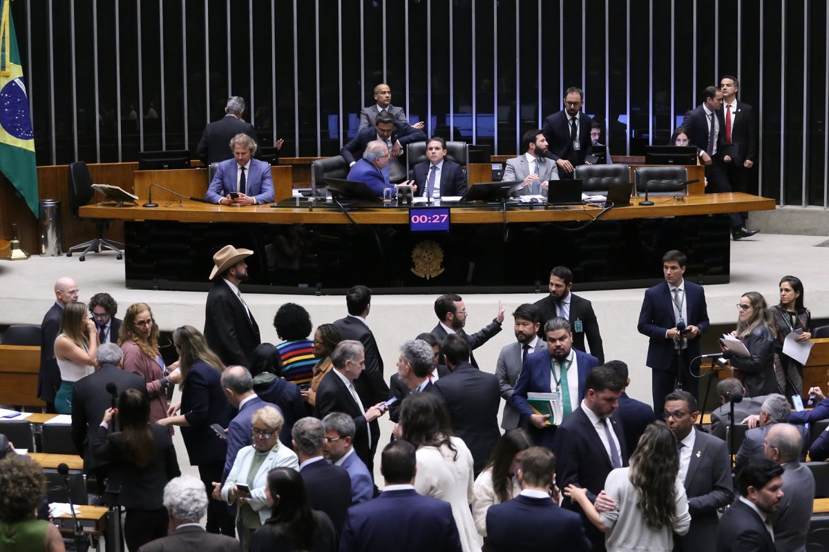 Deputados são a favor do endurecimento de penas para organizações criminosas, aponta pesquisa 