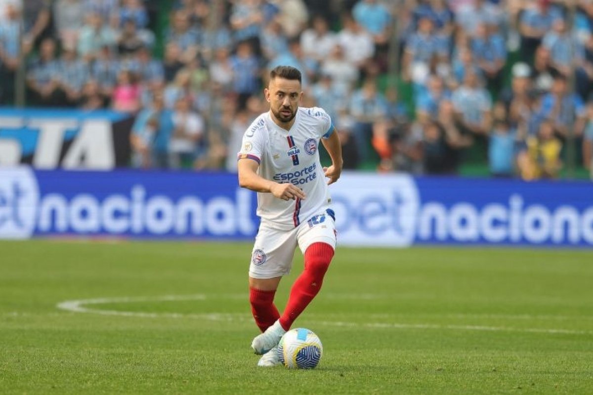Bahia anuncia renovação de contrato de Everton Ribeiro
