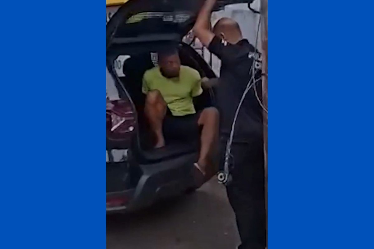 Vídeo: Com tornozeleira eletrônica, suspeito de furtar turista carioca em hotel de Salvador é preso