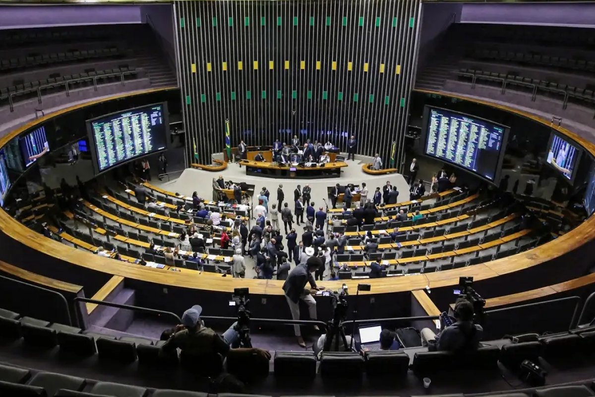 Congresso ignora transparência de emendas imposta pelo STF e mantém R$ 1 bilhão com padrinho oculto