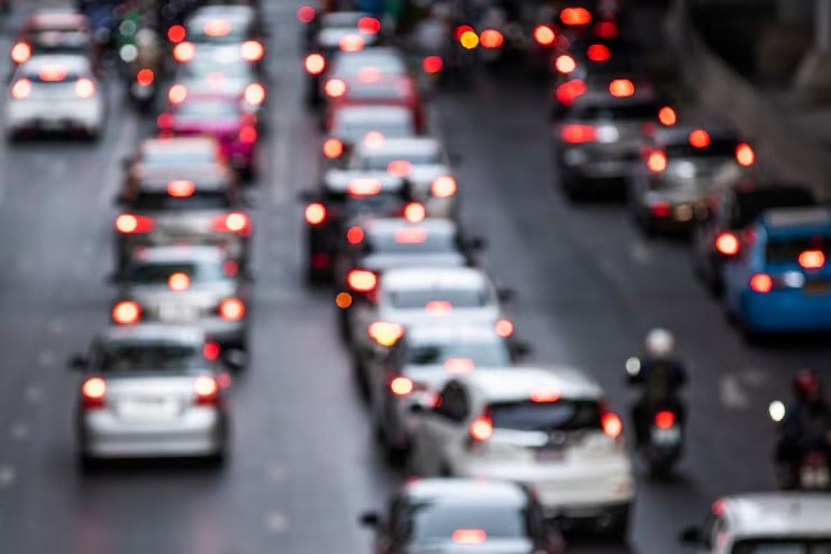 União Europeia volta atrás e não vai banir carros a combustão após 2035