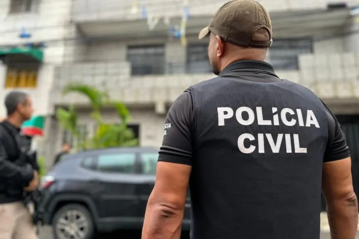 Quatro homens são presos em flagrante por tráfico de drogas no bairro de Itapuã, em Salvador 