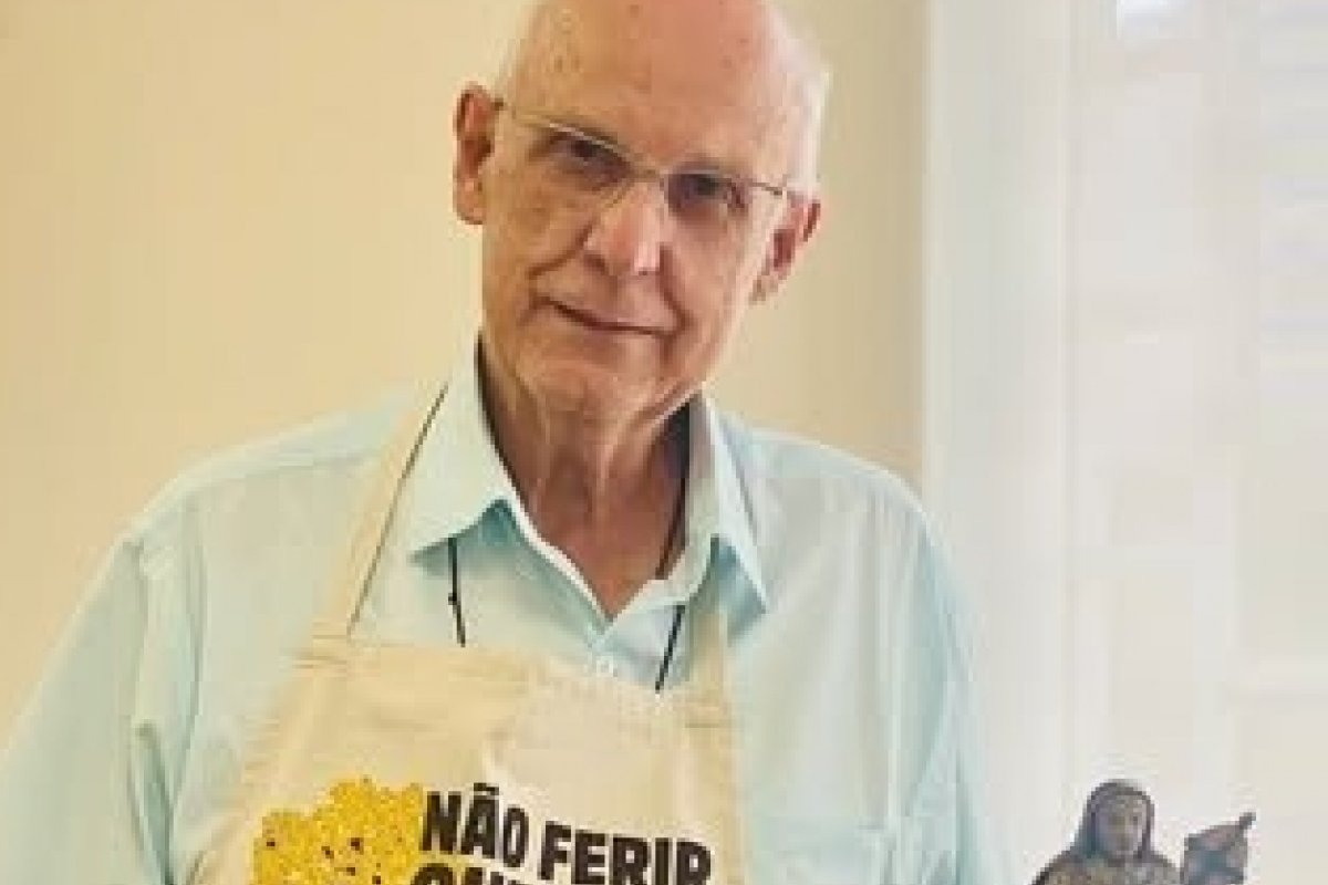 Padre Júlio Lancellotti é proibido de transmitir missas e tem atividades suspensas nas redes sociais