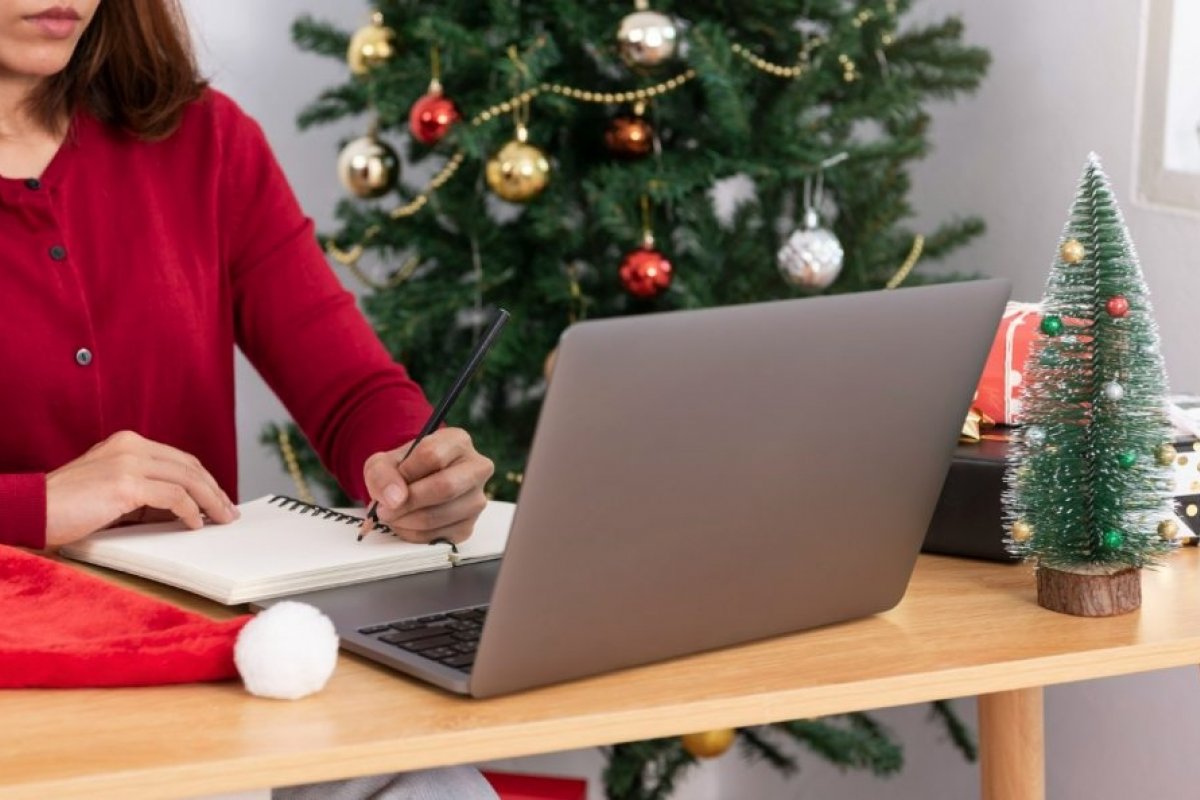 Quais são os direitos de quem trabalha no Natal e no Ano-Novo? Veja o que diz a lei e quais os valores