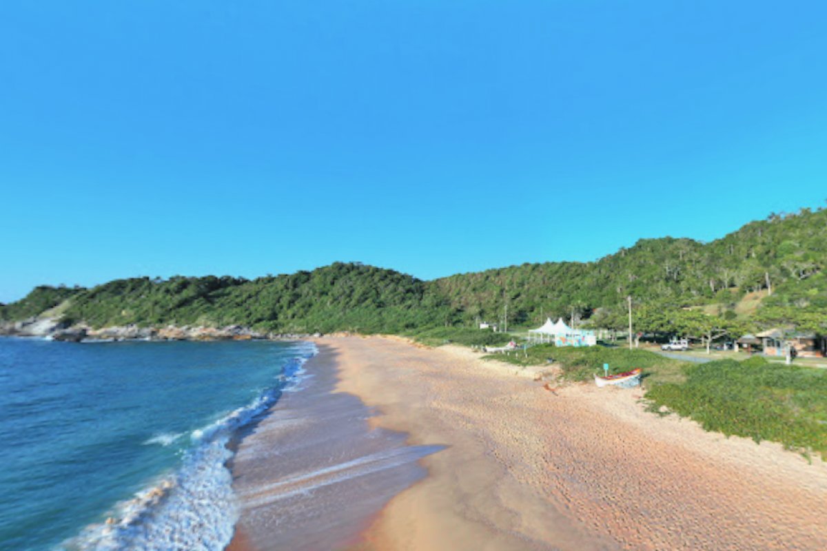 Balneário Camboriú anuncia proibição da prática de nudismo na Praia do Pinho; primeira de naturismo do Brasil