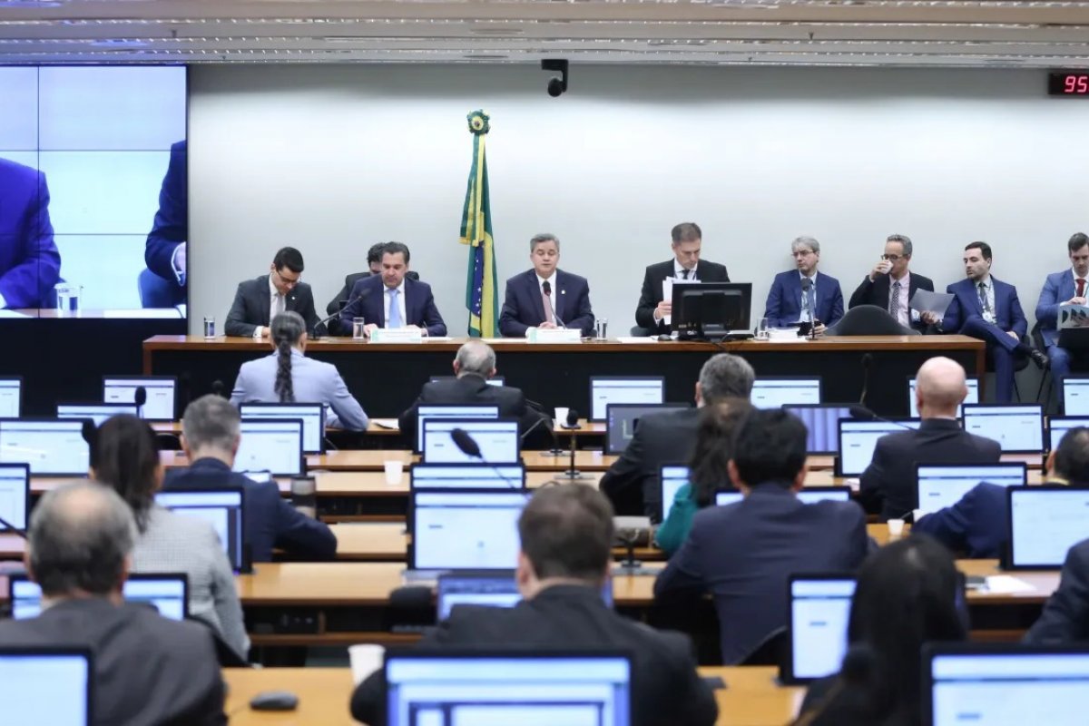 Comissão Mista do Congresso aprova Orçamento de 2026 com superávit de R$ 34,5 bilhões