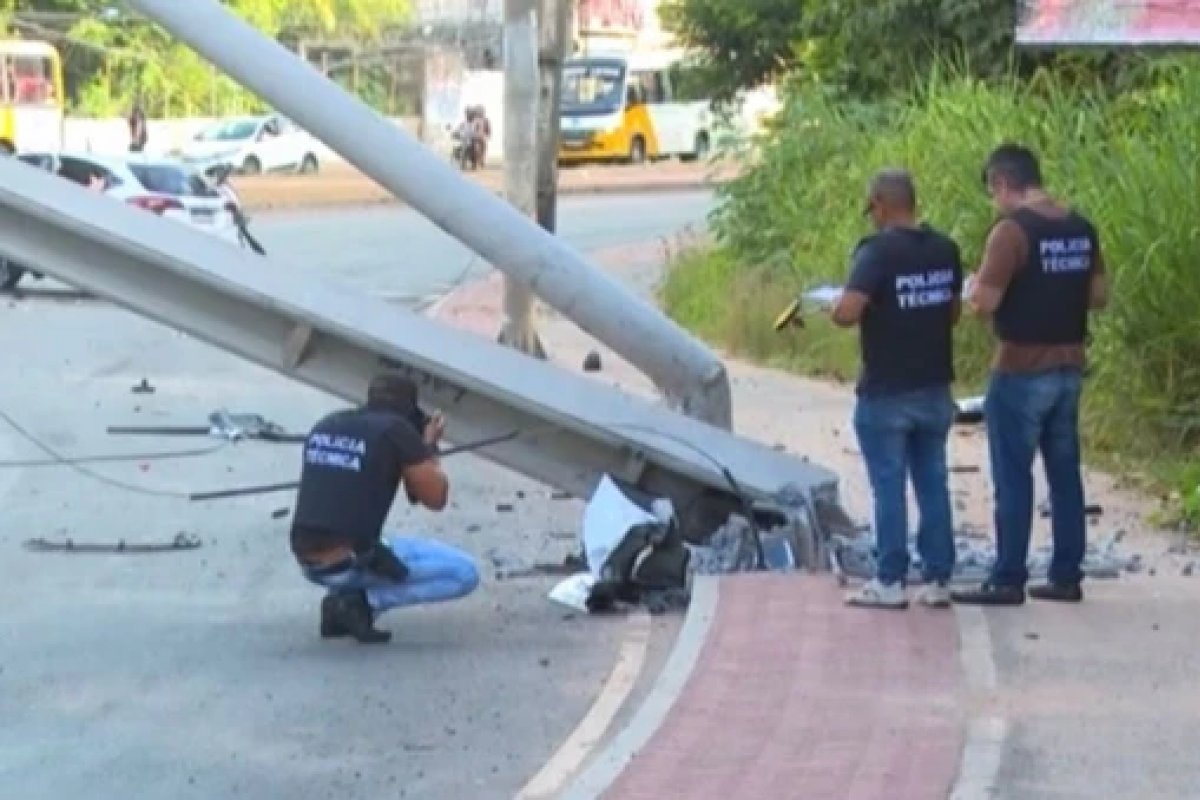 Trecho da Avenida Dorival Caymmi é interditado após acidente grave com morte em Itapuã