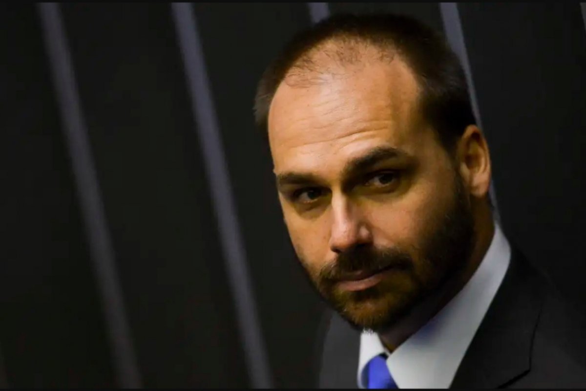 Eduardo Bolsonaro sugere pedido de apatridia após cassação e perda de passaporte diplomático