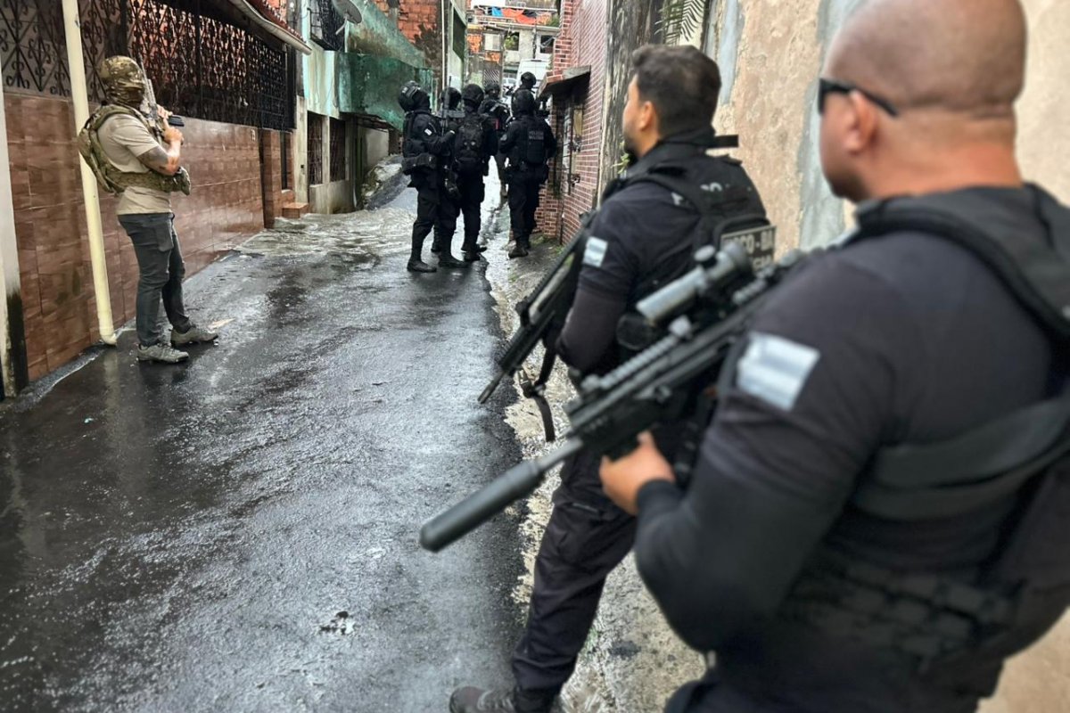 Duas pessoas são presas durante operação em Salvador contra grupo associado a facção carioca