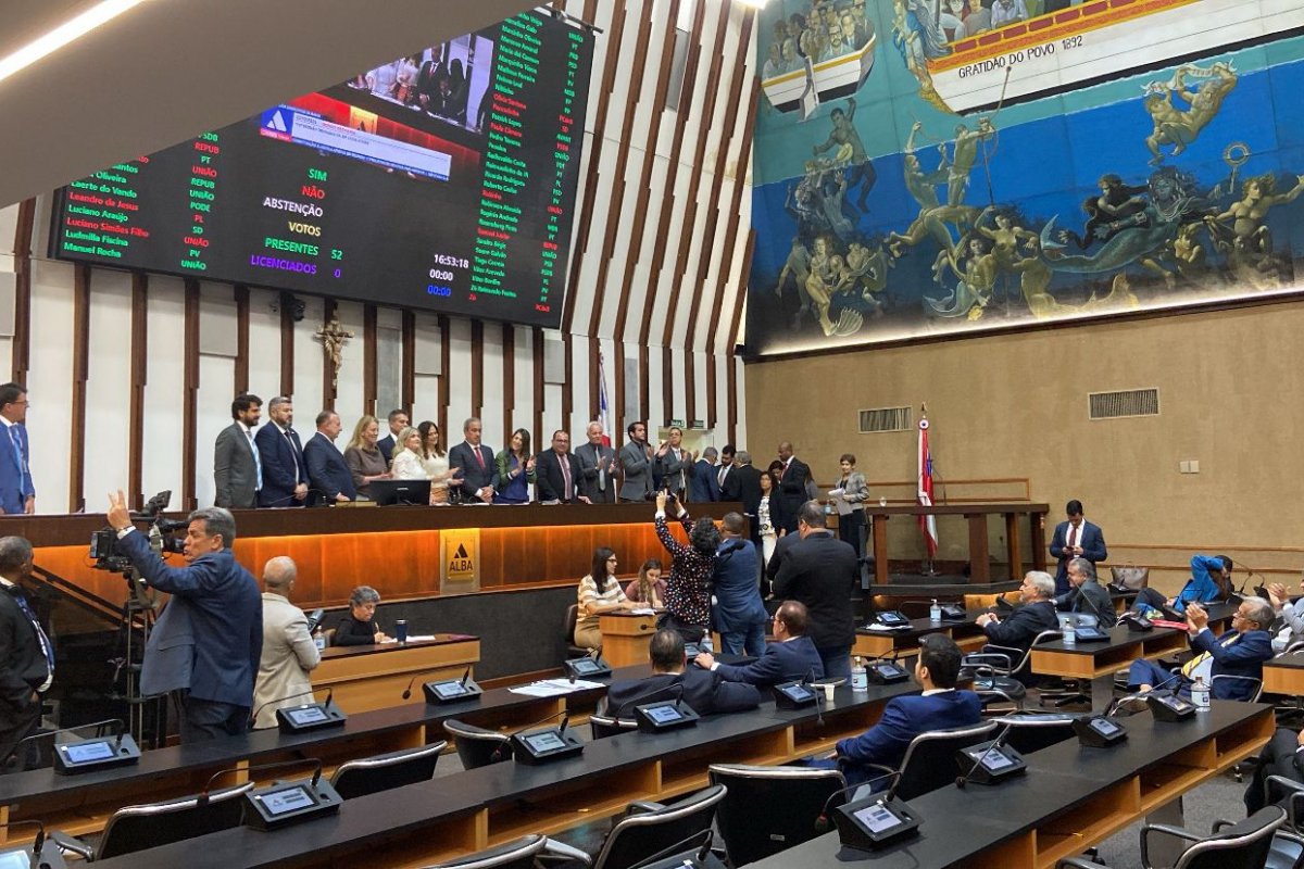 Alba aprova orçamento de R$ 77,4 bilhões para 2026