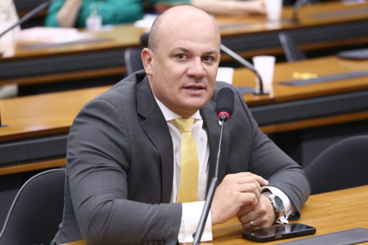 Líder da oposição na Câmara dos Deputados anuncia pedido de impeachment de Alexandre de Moraes