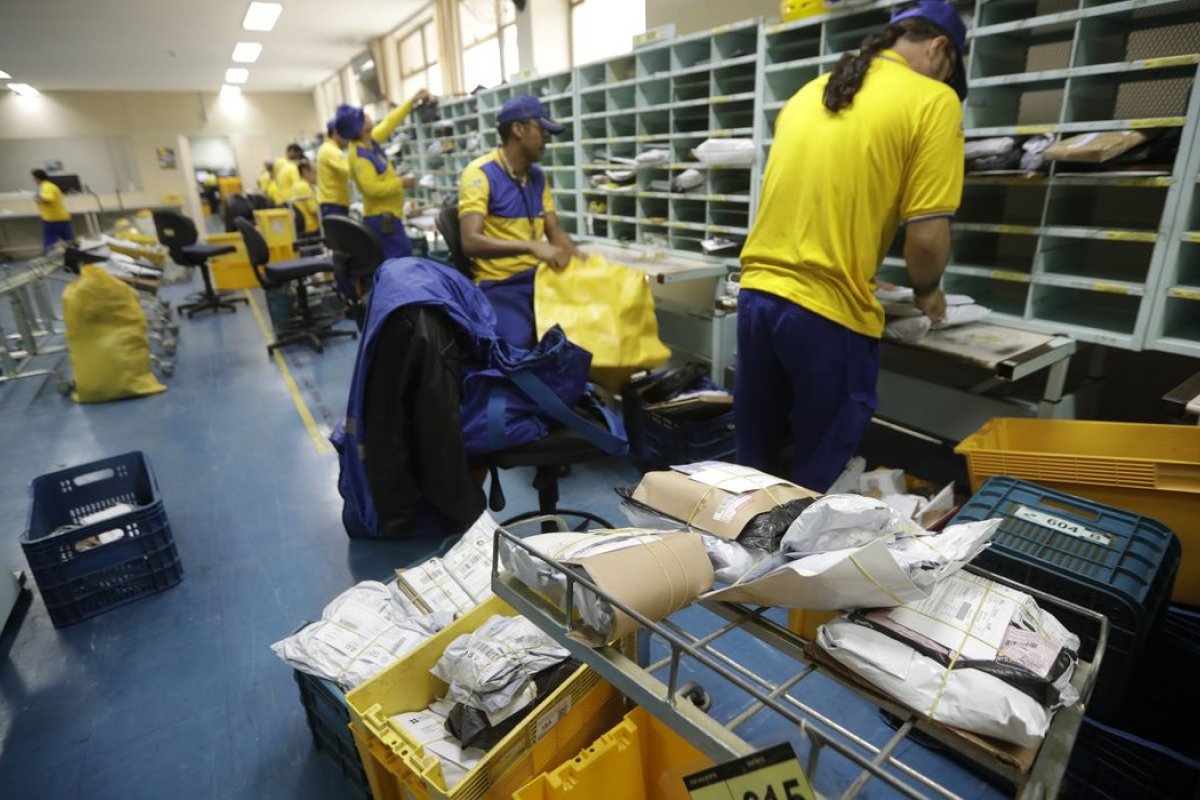 Índice de entregas do Correios fica abaixo 70% e gera atrasos a pouco dias do Natal