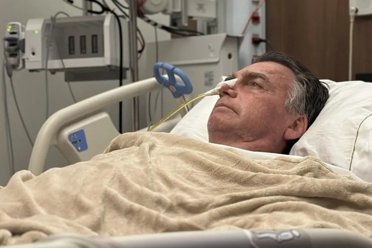 Bolsonaro é internado em hospital de Brasília após autorização do STF para cirurgia