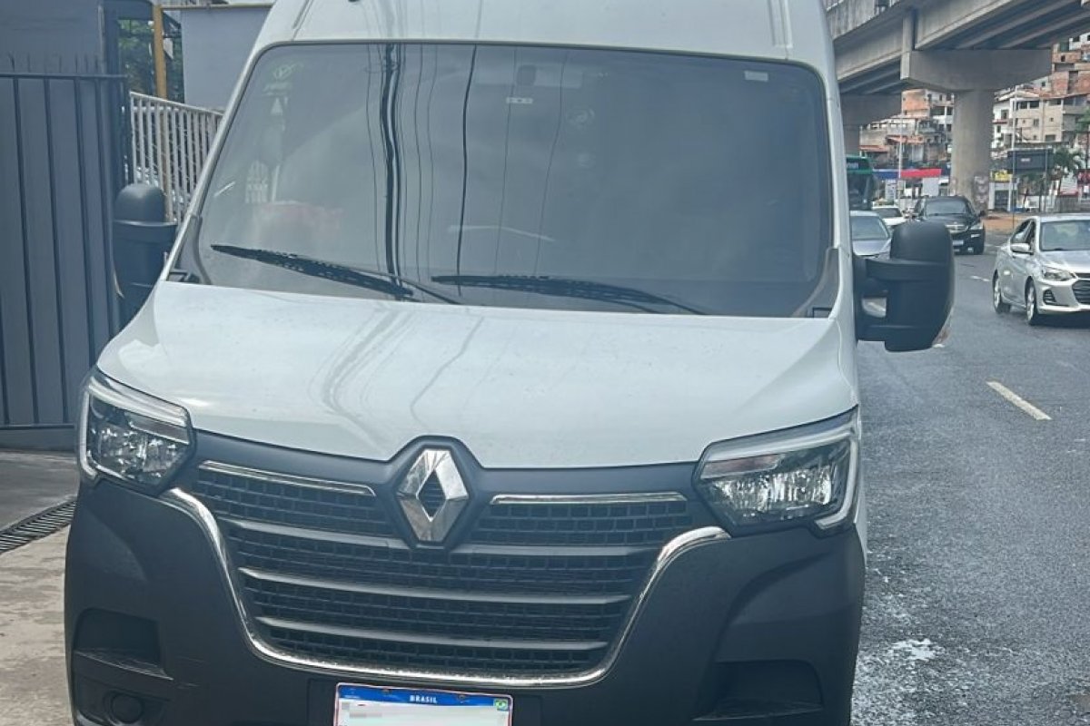PM interrompe tentativa de roubo a van de carga na Avenida Bonocô