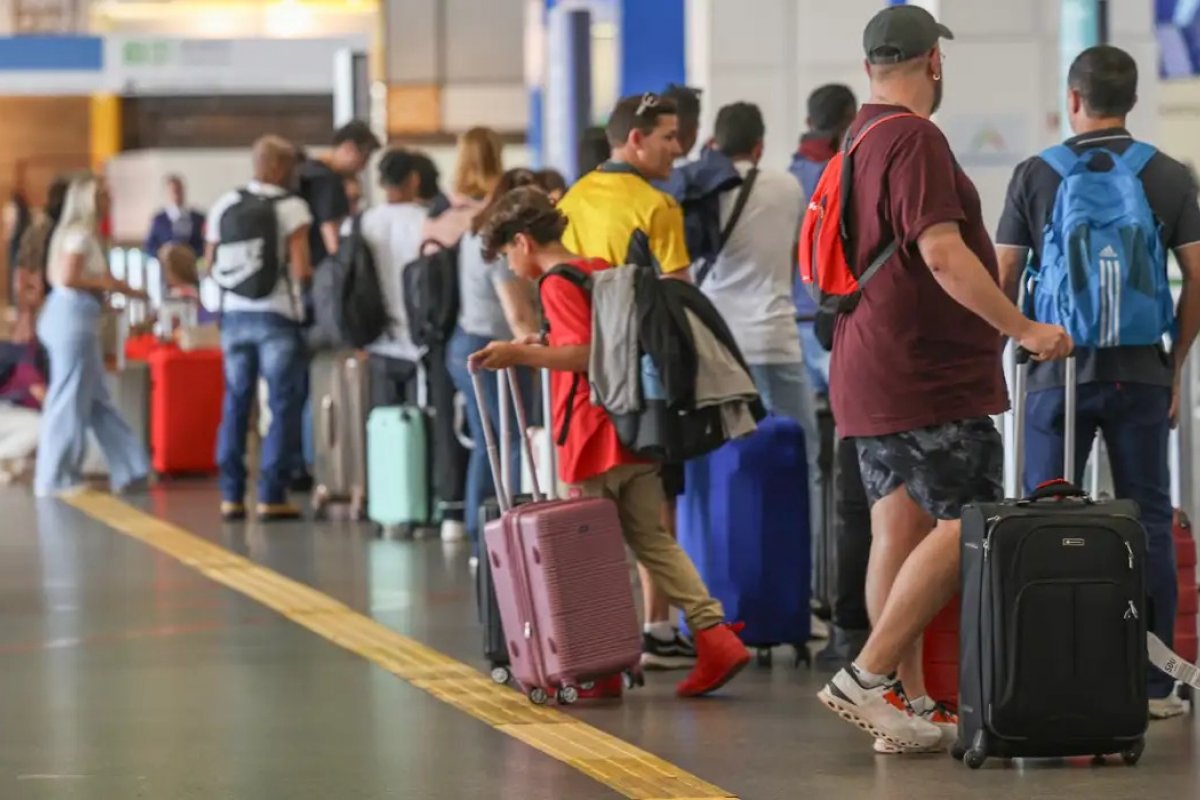 Pilotos e comissários podem entrar em greve nacional a partir de 1º de janeiro