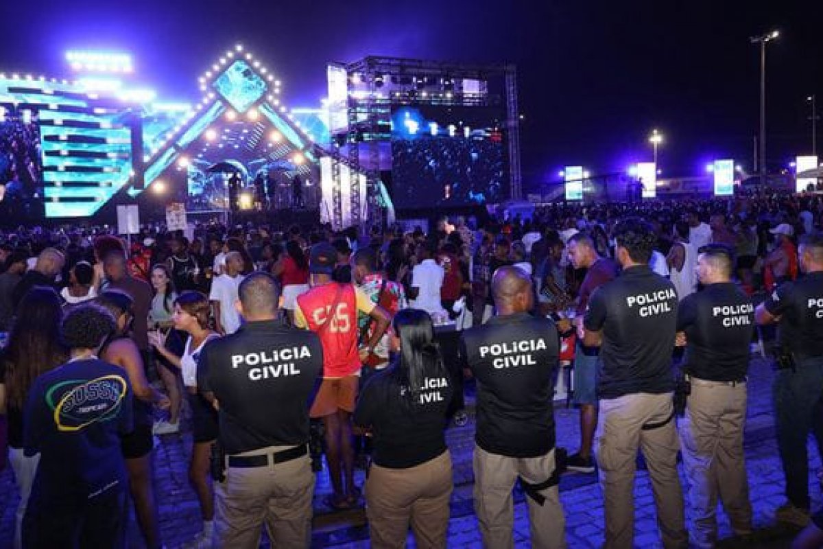 Polícia faz ações de segurança e atendimento ao público durante o Festival da Virada Salvador 2026