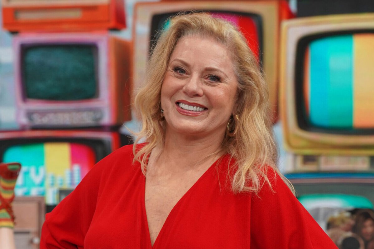 Vera Fischer celebra uma nova fase da carreira ao protagonizar espetáculo, que discute o etarismo — preconceito contra pessoas mais velhas —!   