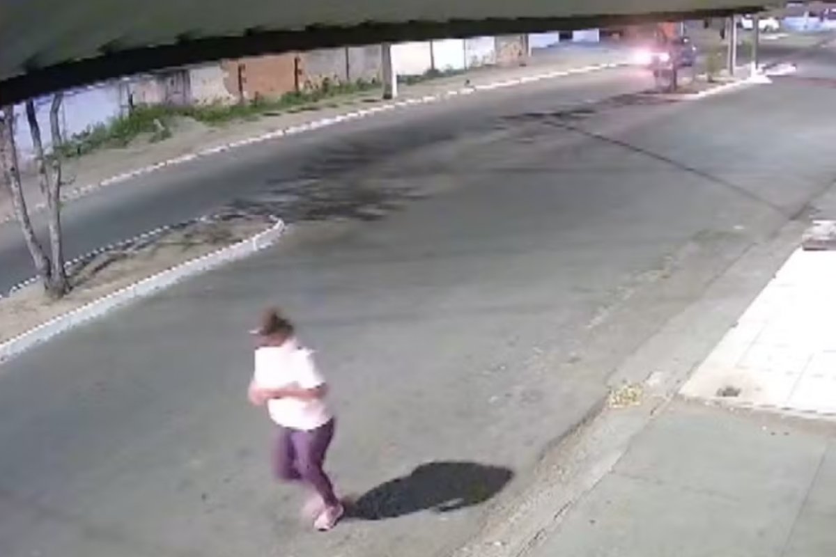 Mulher tem perna amputada após ser atropelada por motociclista na Bahia