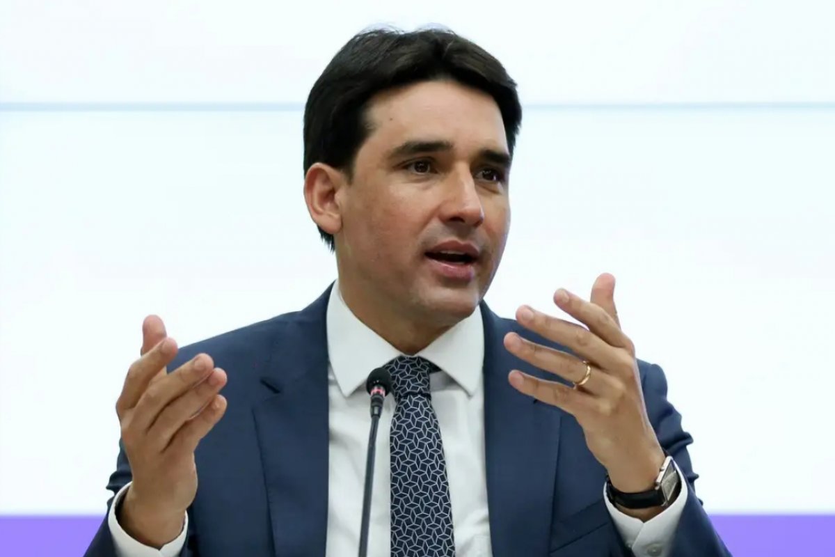 Ministro anuncia que não haverá greve de pilotos e comissários