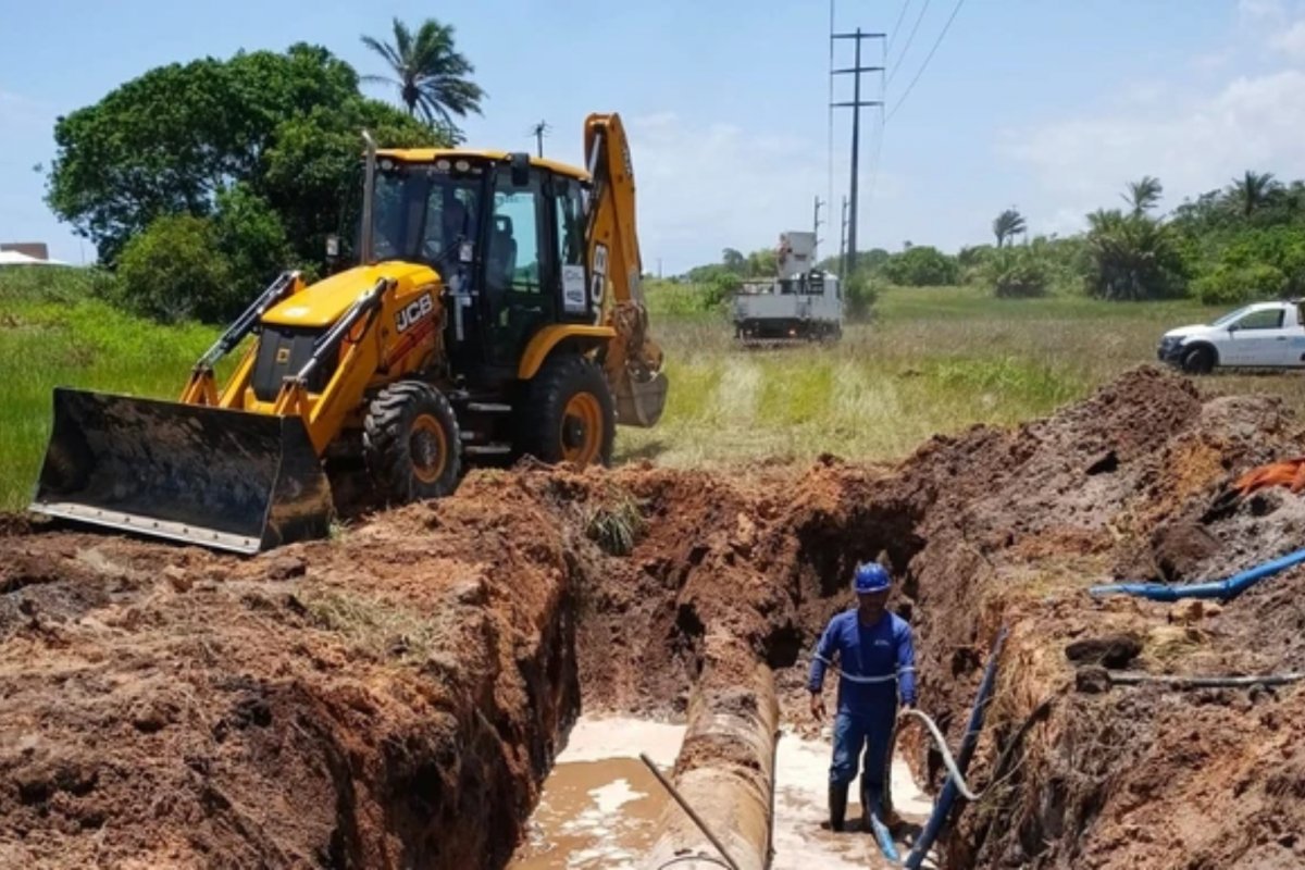 Vídeo: Adutora rompe e abastecimento de água é interrompido em localidades da Ilha de Itaparica