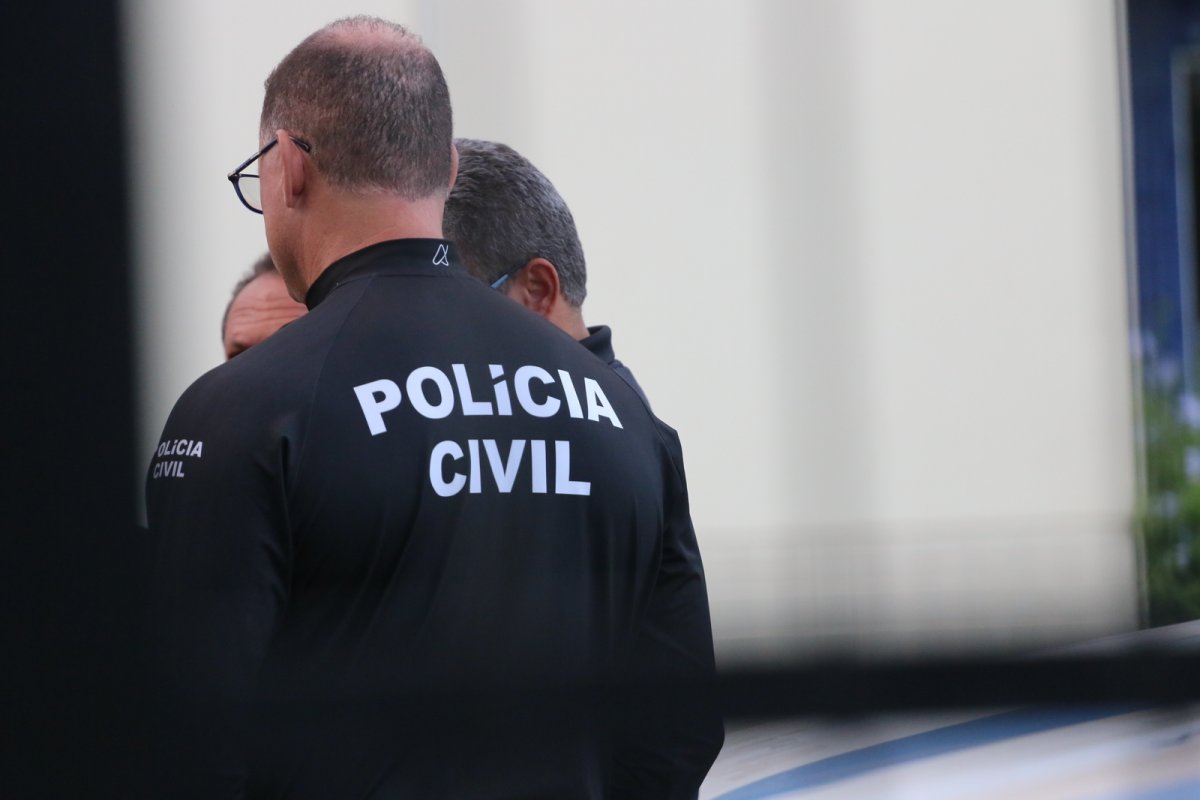 Mulher com cinco mandados de prisão em aberto é presa em Salvador 